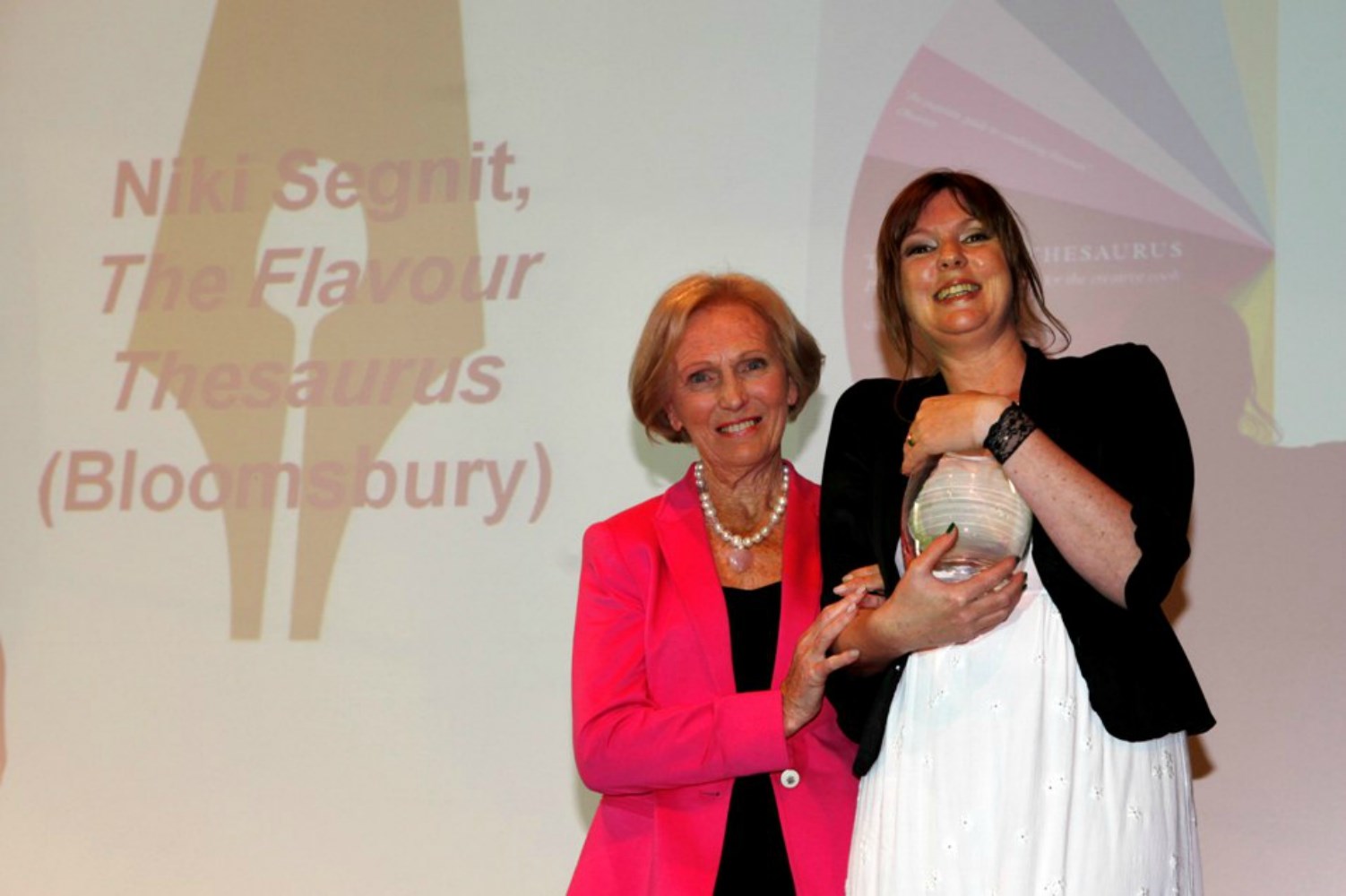 Niki Segnit (right) receiving her award from Mary Berry